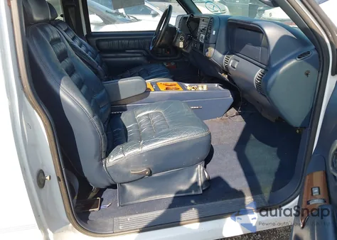 1997 Chevrolet C1500 Fleetside z USA, uszkodzony, nr VIN 1GBEC19R3VE139980